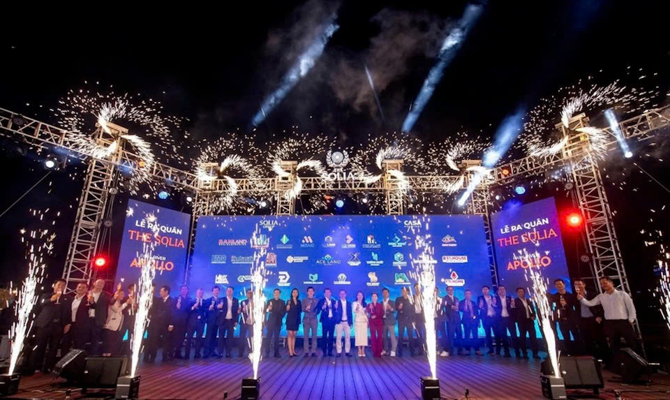 Không khí sôi động tại lễ Kick-Off Apollo By The Solia trên du thuyền 5 sao, quy tụ hơn 1.000 chuyên viên kinh doanh 